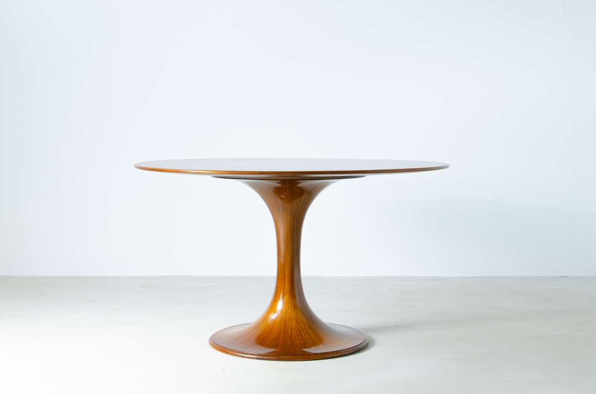 Luigi Massoni (1930)  Raro ed elegante tavolo con base tornita e lastronata.   Manifattura, Mobilia, Italia 1959.