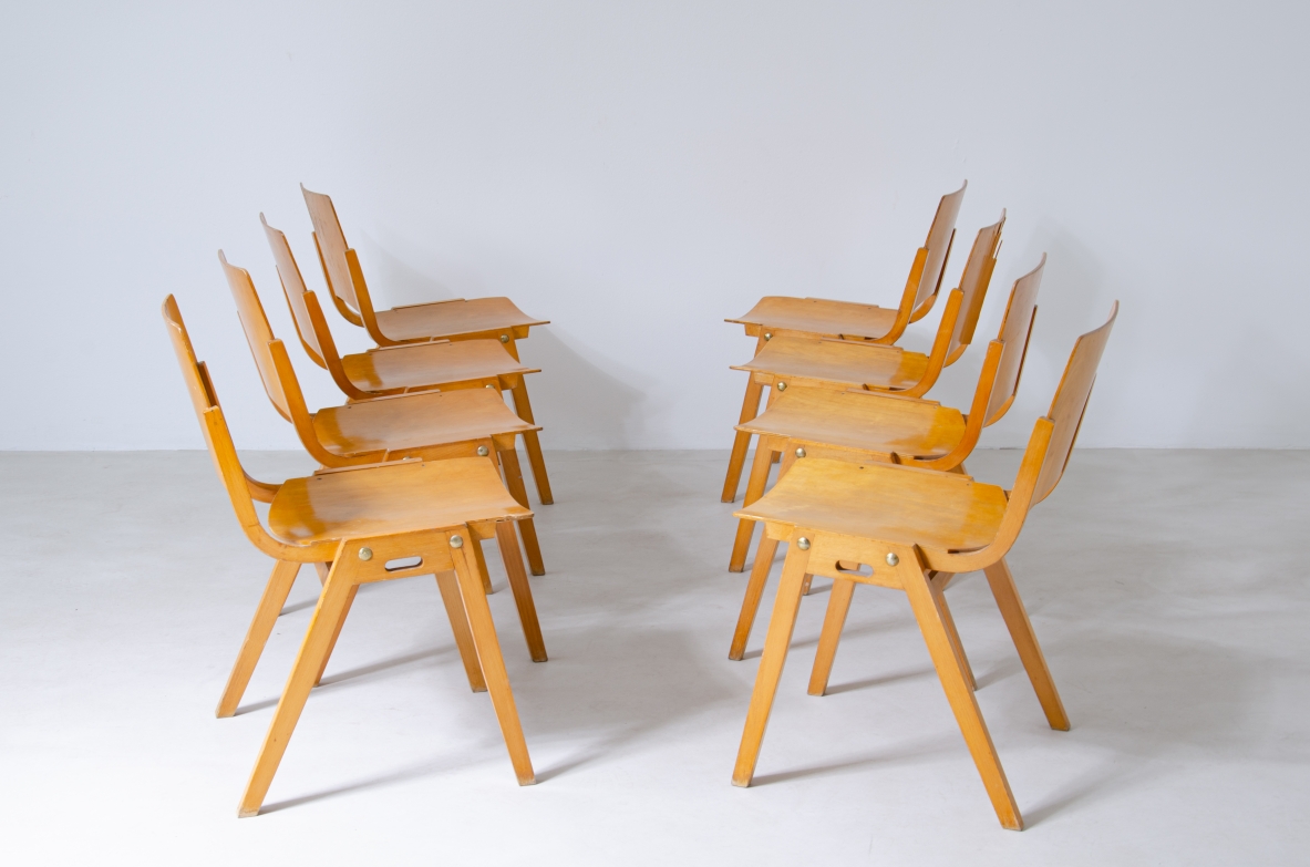 Roland Rainer (1910-2004) Set of 8 mid century modern stacking chairs model P7 in curved plywood. Manufacture Emil & Alfred Pollak, Vienna, 1952.