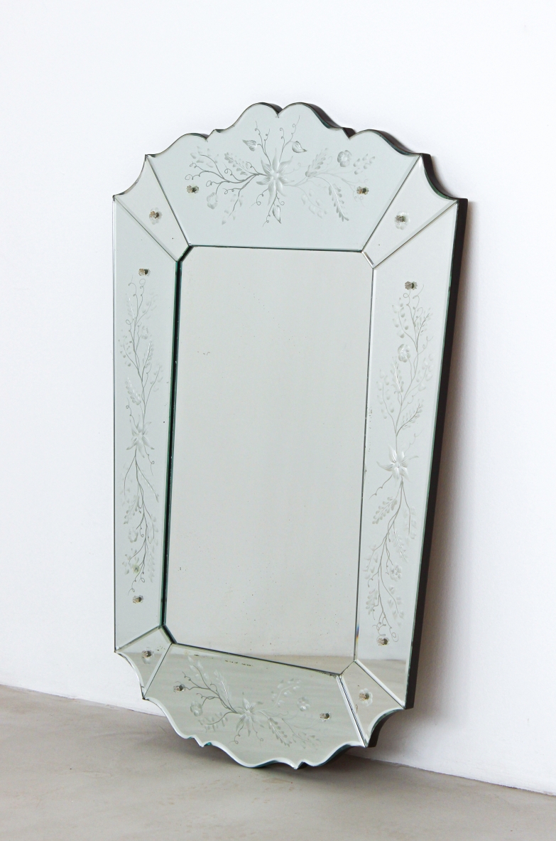 Specchiera con lastre in specchio molato. Manifattura Barbini Murano 1940ca.
