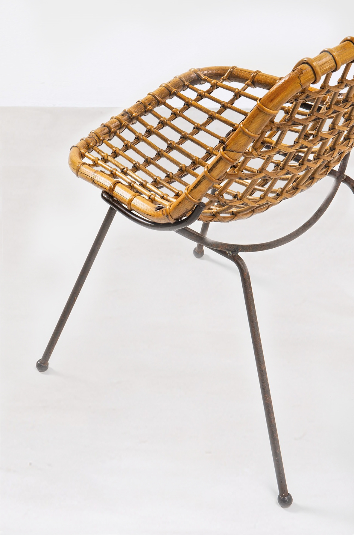 Gian Franco Leger. Set of 8 curved rattan chairs with iron rod structure, 1960's