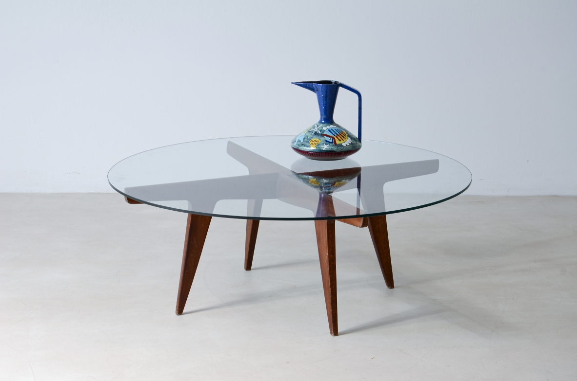 Gio Ponti  tavolino in legno a quattro razze incrociate con piano in cristallo.  Manifattura anni 50.