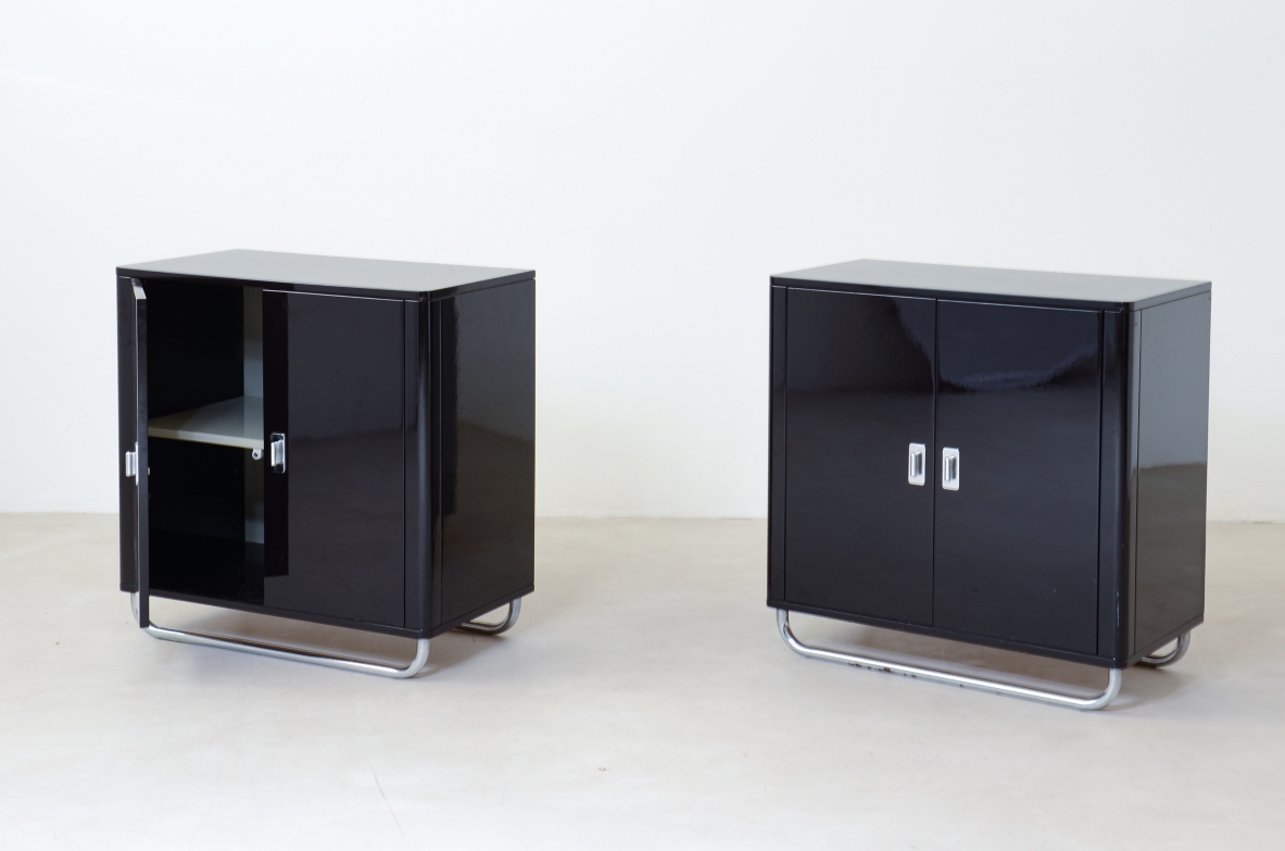 Pair of small storage units in lacquered wood with chromed tubular base and interiors in ivory lacquered wood.  German/Austrian manufacture, Bauhaus era, 1930s.
