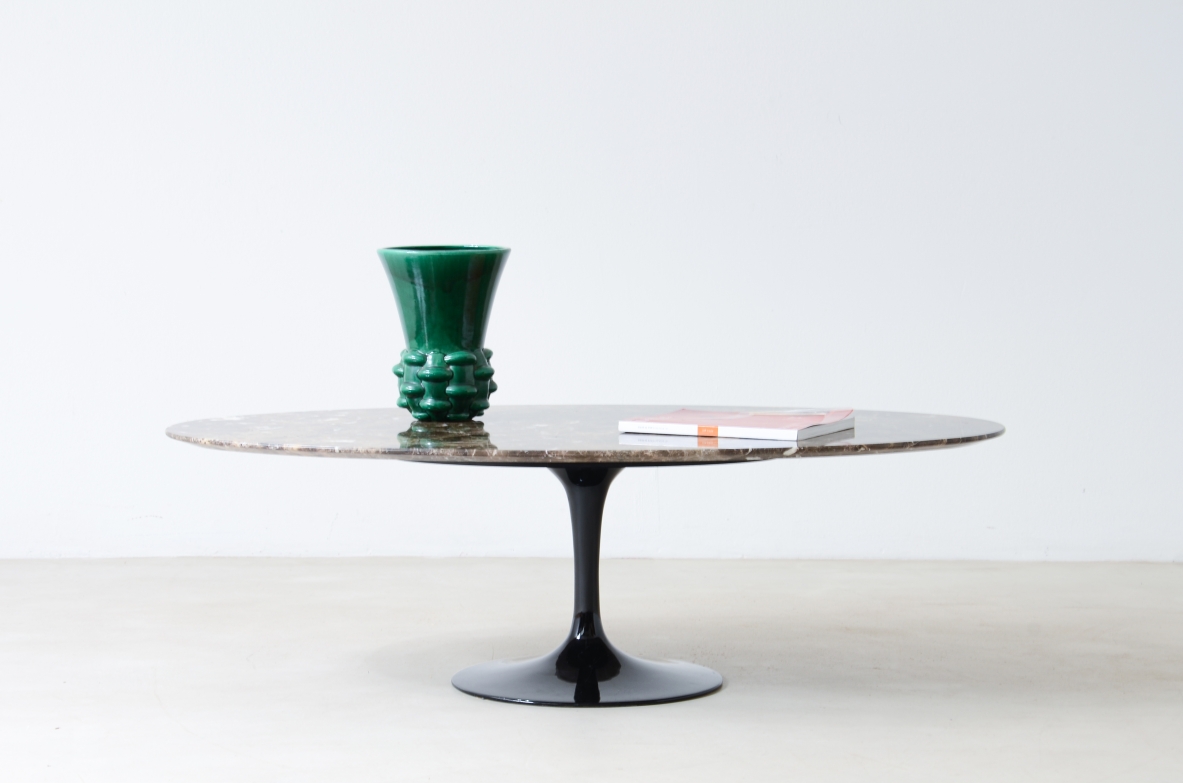 Eero Saarinen Knoll International  Tavolino da caffè ovale in marmo "Tulip"