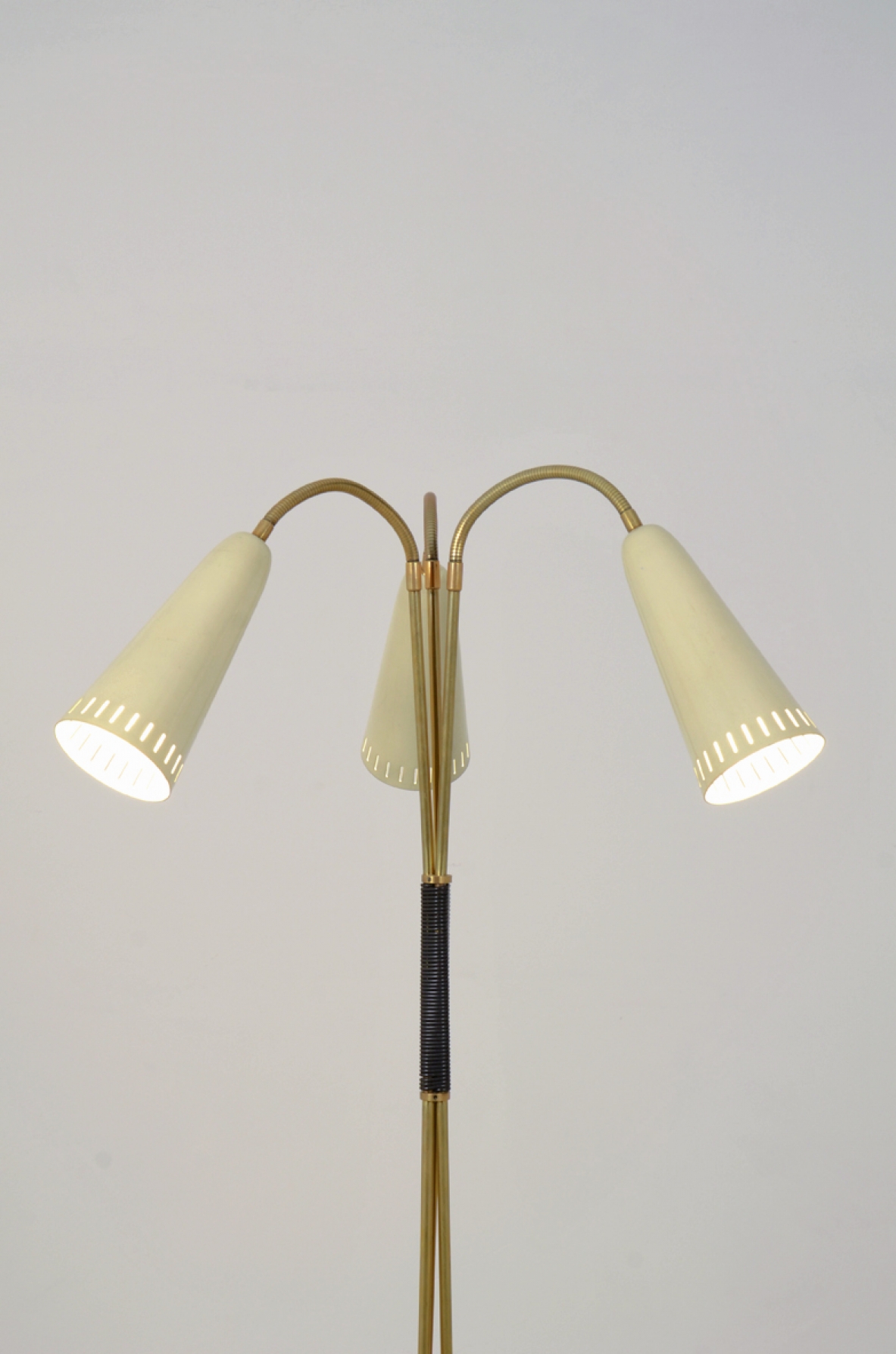 Mid century shop furniture light showroom design gallery Milan