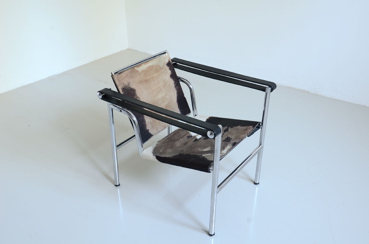Original vintage design seating shop Milan