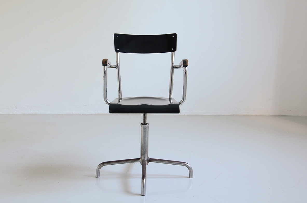 Adjustable vintage desk chair