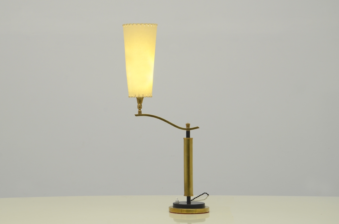 Lampada da tavolo in ottone. Attr. Jaques Adnet, Francia 1950ca.