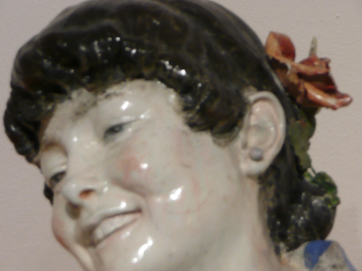 Figura di giovane donna in ceramica dipinta.  Francesco Parente, Firenze 1940ca.