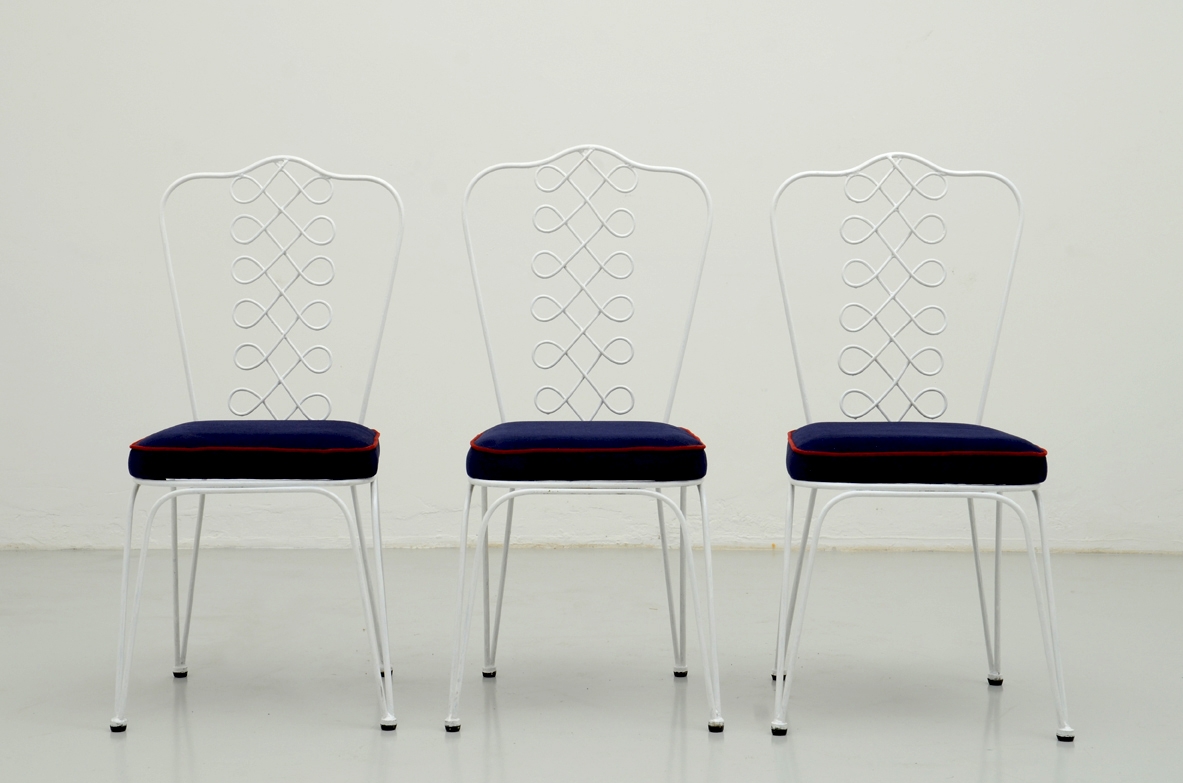 Set of six 1950's chairs with a very nice back and upholstered seat. Very closed to some samples designed by Gio Ponti.