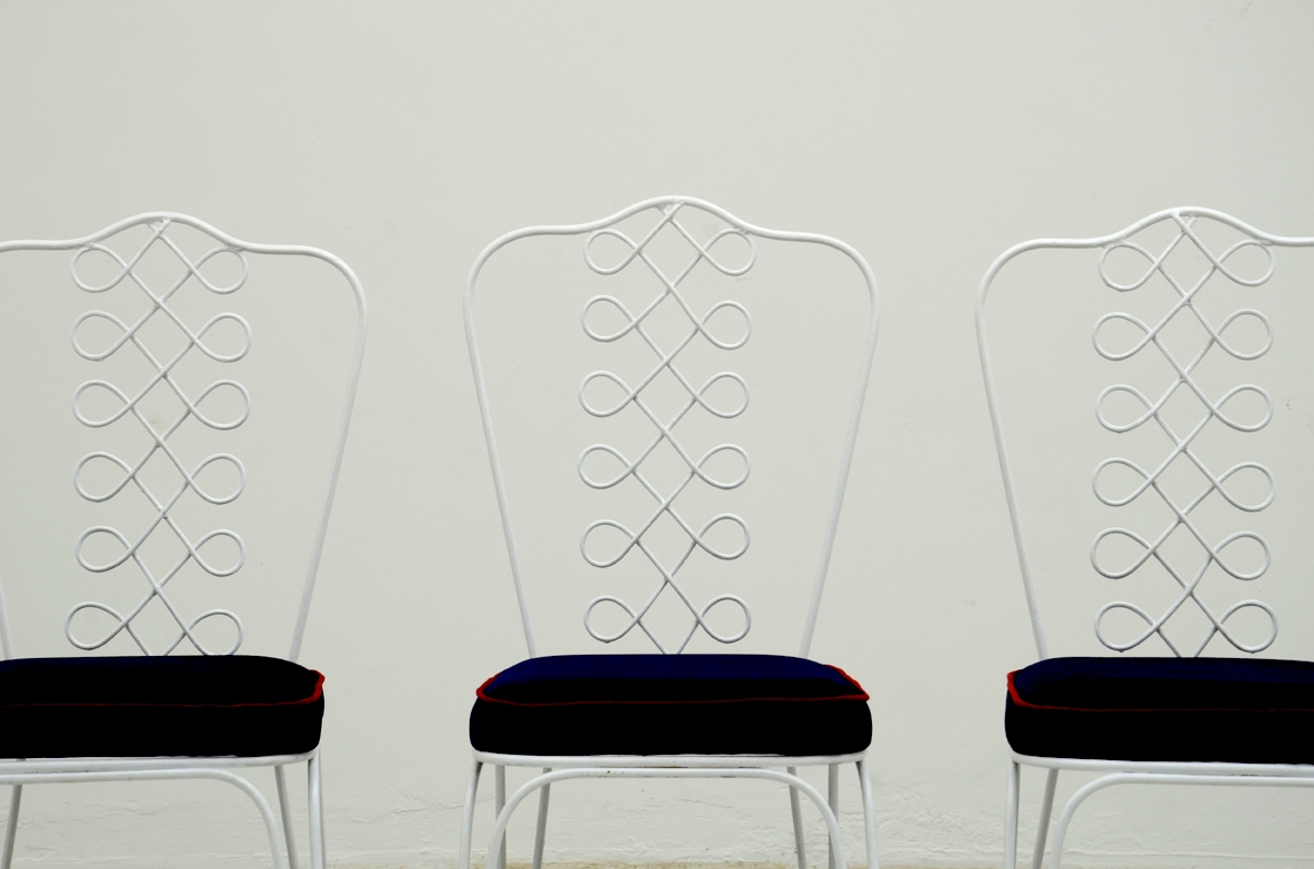 SSet of six 1950's chairs with a very nice back and upholstered seat. Very closed to some samples designed by Gio Ponti.