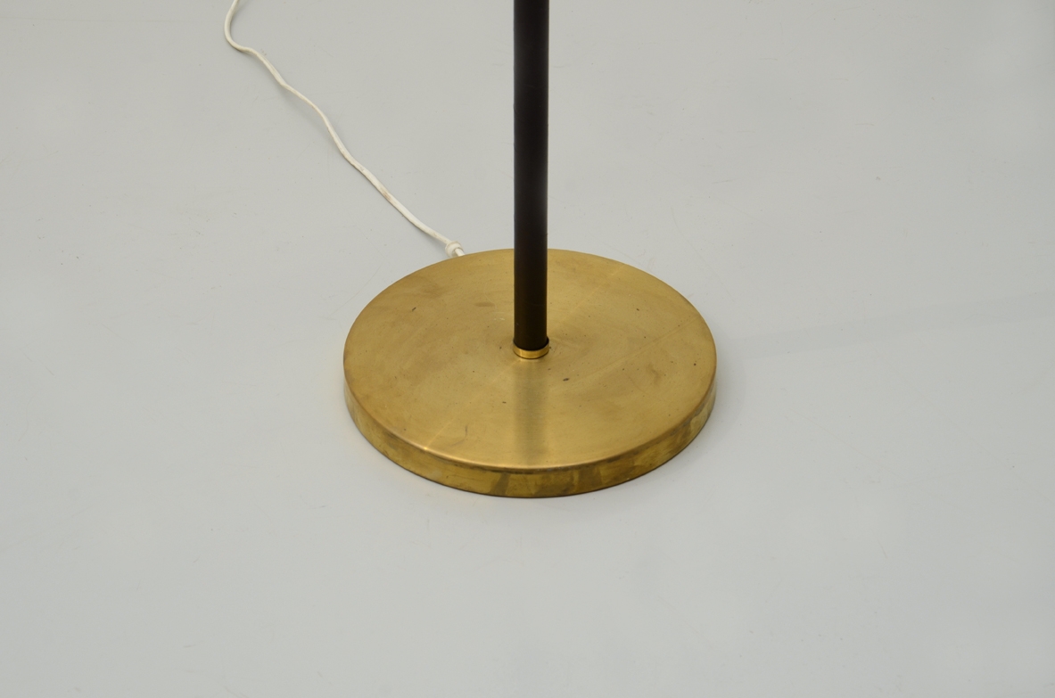 H.Agne Jakobsson, coppia di lampade con base e stelo in ottone, Svezia 1960ca H.Agne Jakobsson, coppia di lampade con base e stelo in ottone, Svezia 1960ca