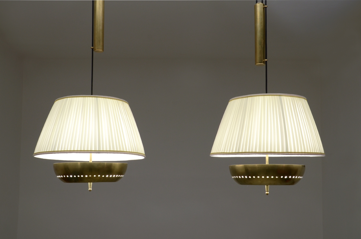 Gino Sarfatti, pair of very elegant adjustable ceiling lamps in brass with silk top, Arteluce 1940's.