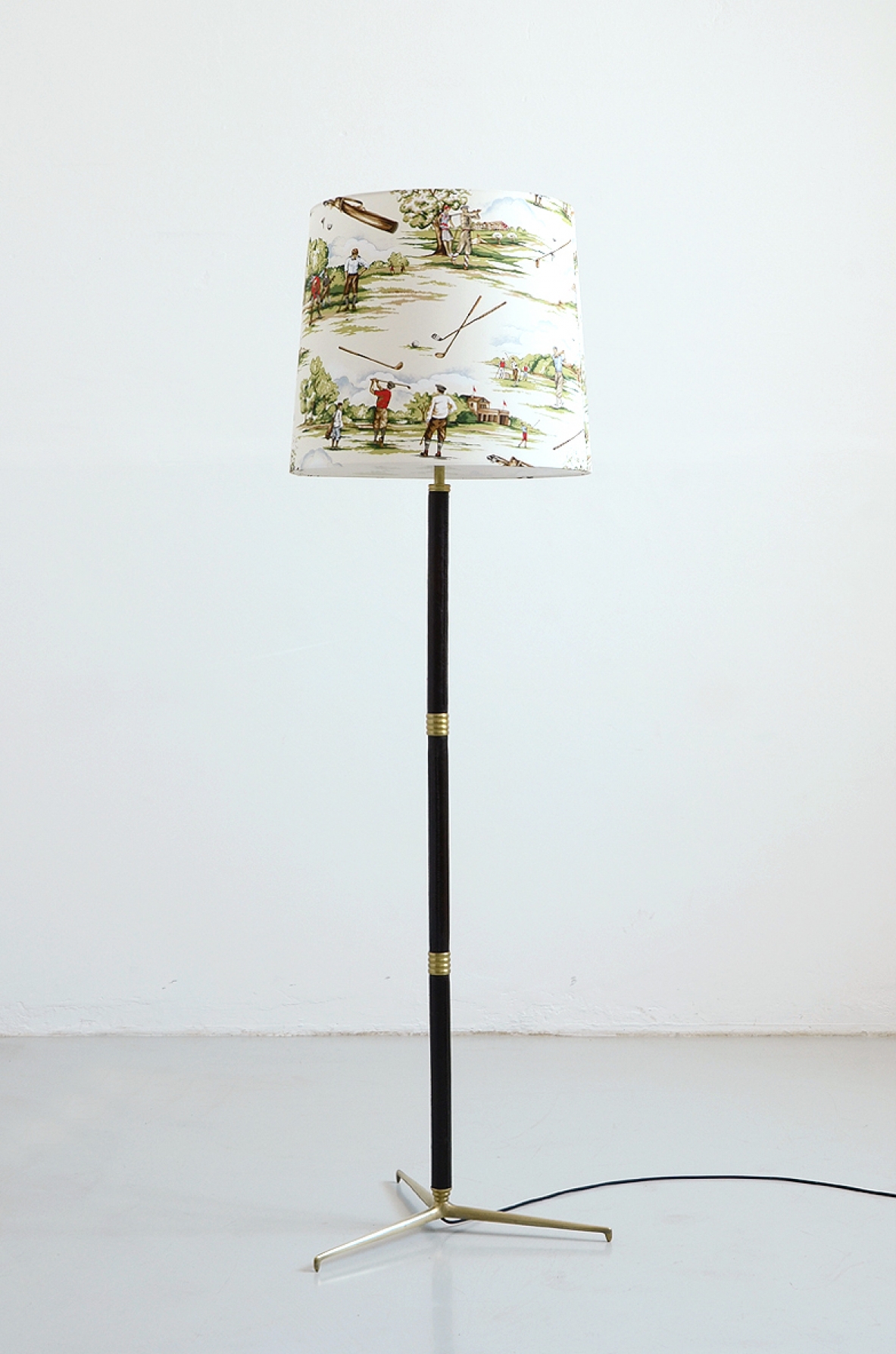 Gino Sarfatti, floor lamp in brass with leather stem, Arteluce 1950ca.