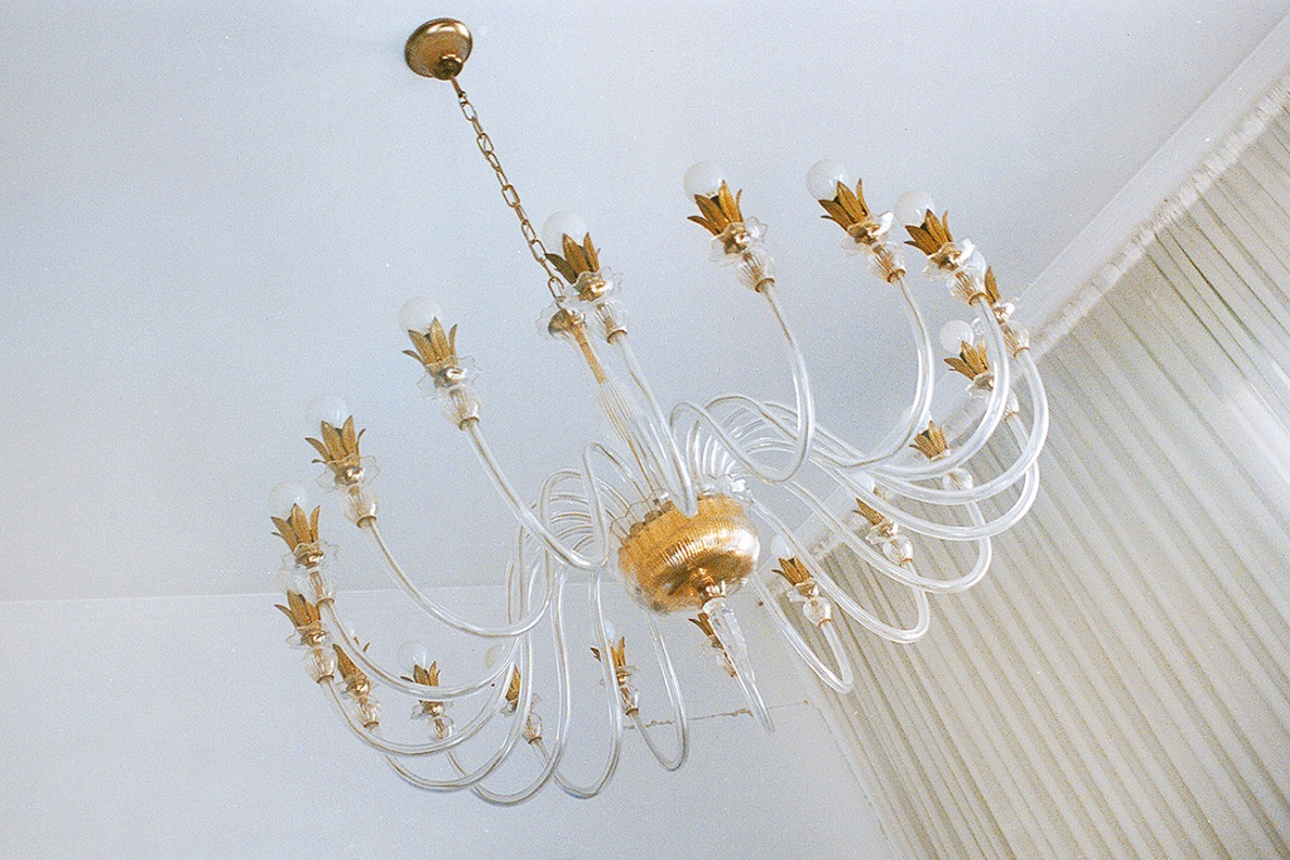 Palme & Walter, majestic Chandelier made of transparent very light crystal glass with 18 lights