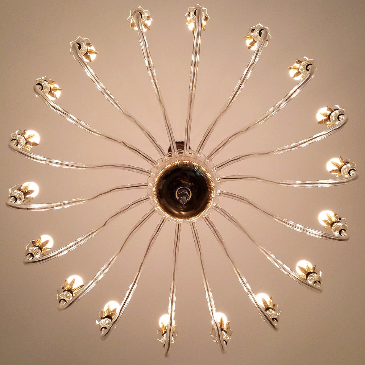 Palme & Walter, majestic Chandelier made of transparent very light crystal glass with 18 lights