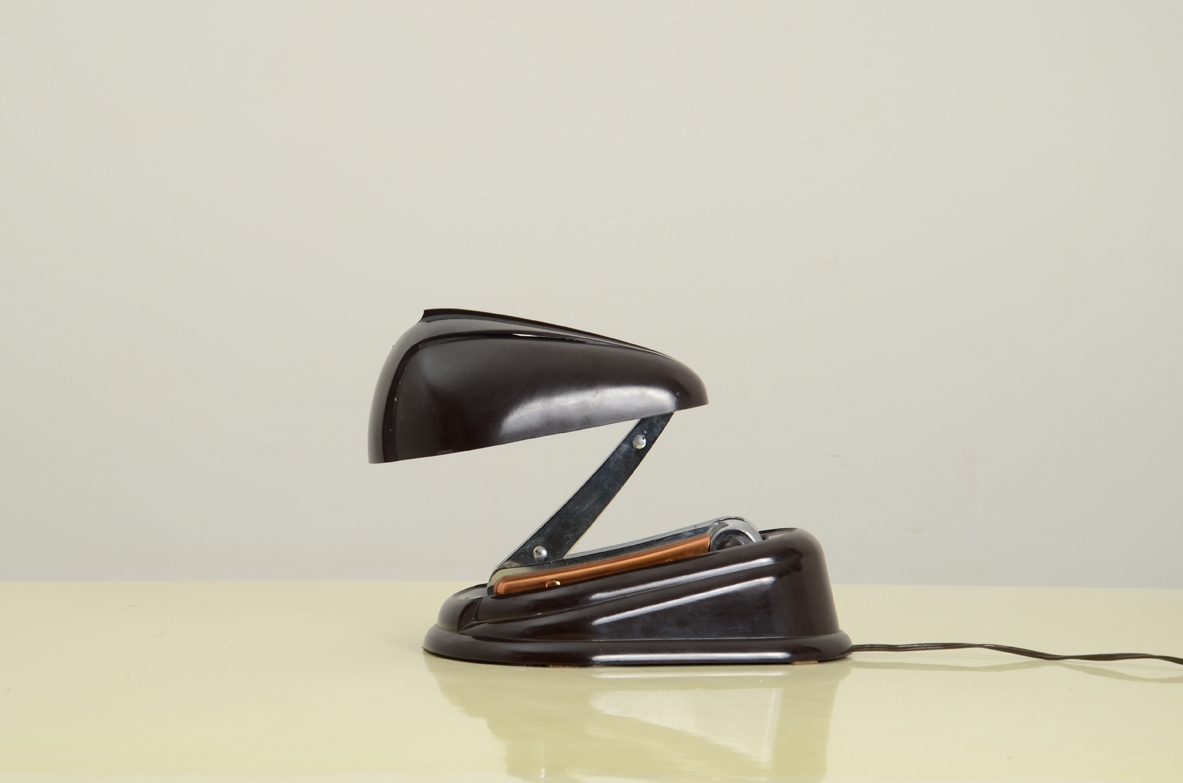 Rare table lamp in baquelit, signed 