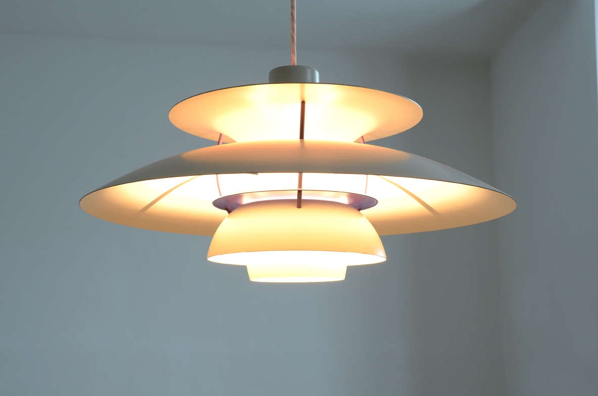 Negozio modernariato illuminazione luci lampade arredi vendesi Milano Negozio modernariato illuminazione luci lampade arredi vendesi Milano
