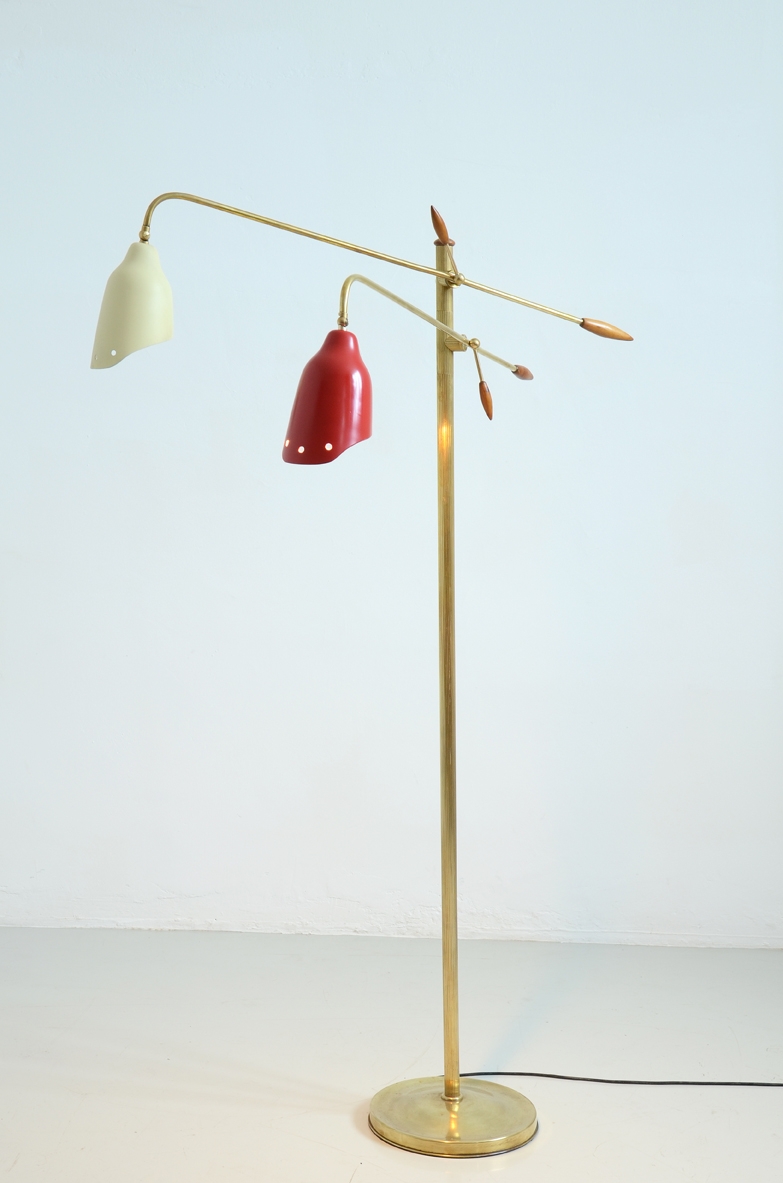 Lampada da terra, coni in metallo verniciato colorati anni 1950ca.