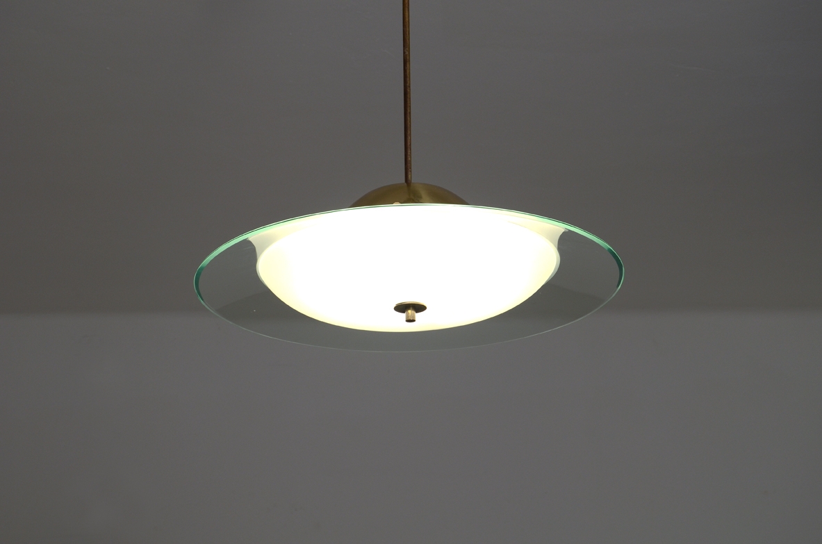 Pietro Chiesa, lampadario in cristallo e ottone, Fontana Arte 1936. Pietro Chiesa, lampadario in cristallo e ottone, Fontana Arte 1936.