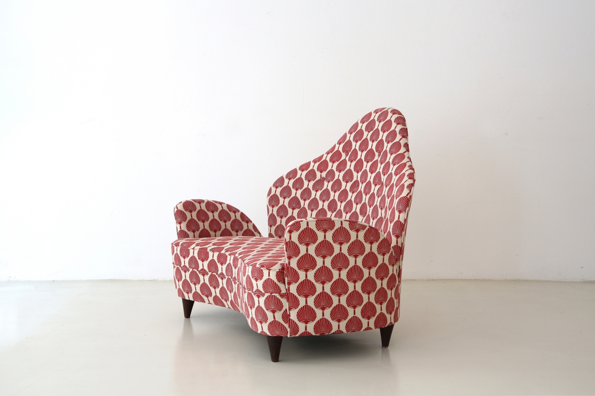 Cesare Lacca, piccolo elegante divanetto poltrona prodotto da ISA, 1950ca. Cesare Lacca, piccolo elegante divanetto poltrona prodotto da ISA, 1950ca.