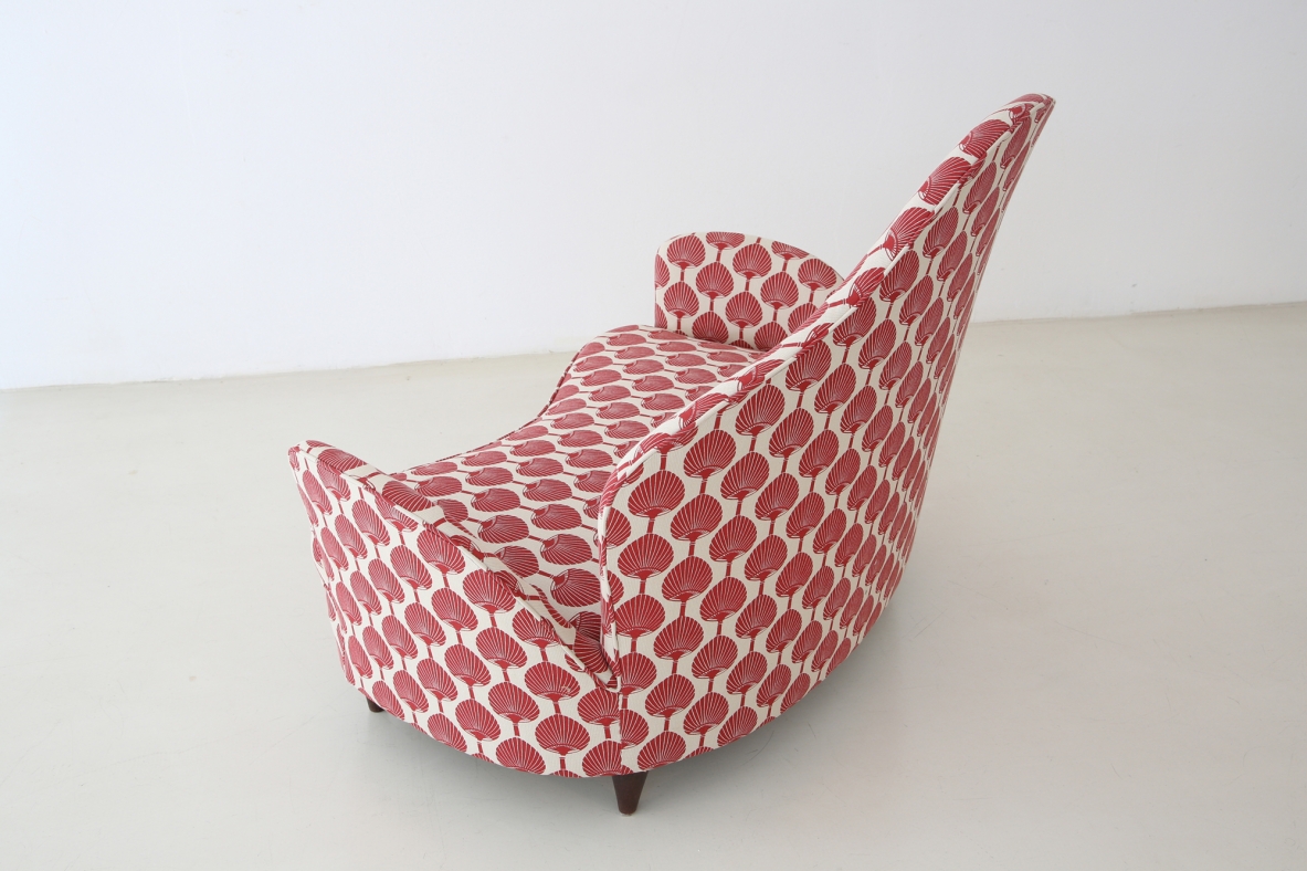Cesare Lacca, piccolo elegante divanetto poltrona prodotto da ISA, 1950ca. Cesare Lacca, piccolo elegante divanetto poltrona prodotto da ISA, 1950ca.