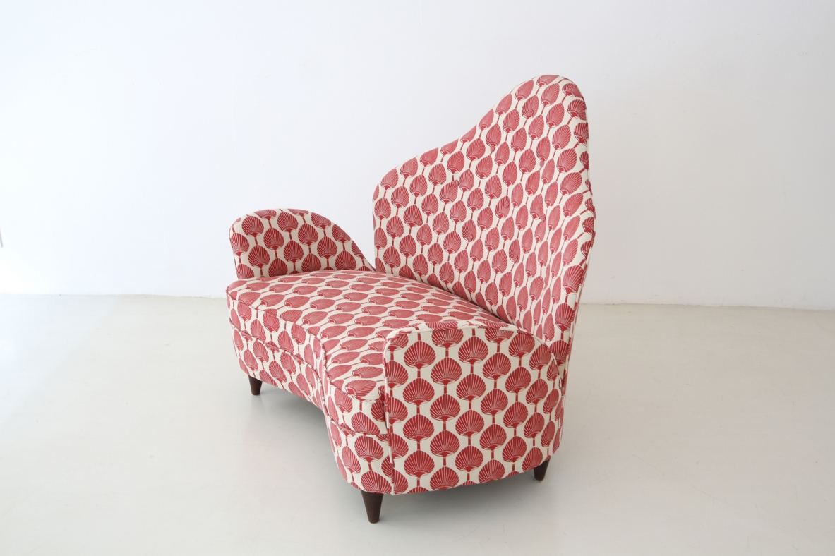 Cesare Lacca, piccolo elegante divanetto poltrona prodotto da ISA, 1950ca. Cesare Lacca, piccolo elegante divanetto poltrona prodotto da ISA, 1950ca.