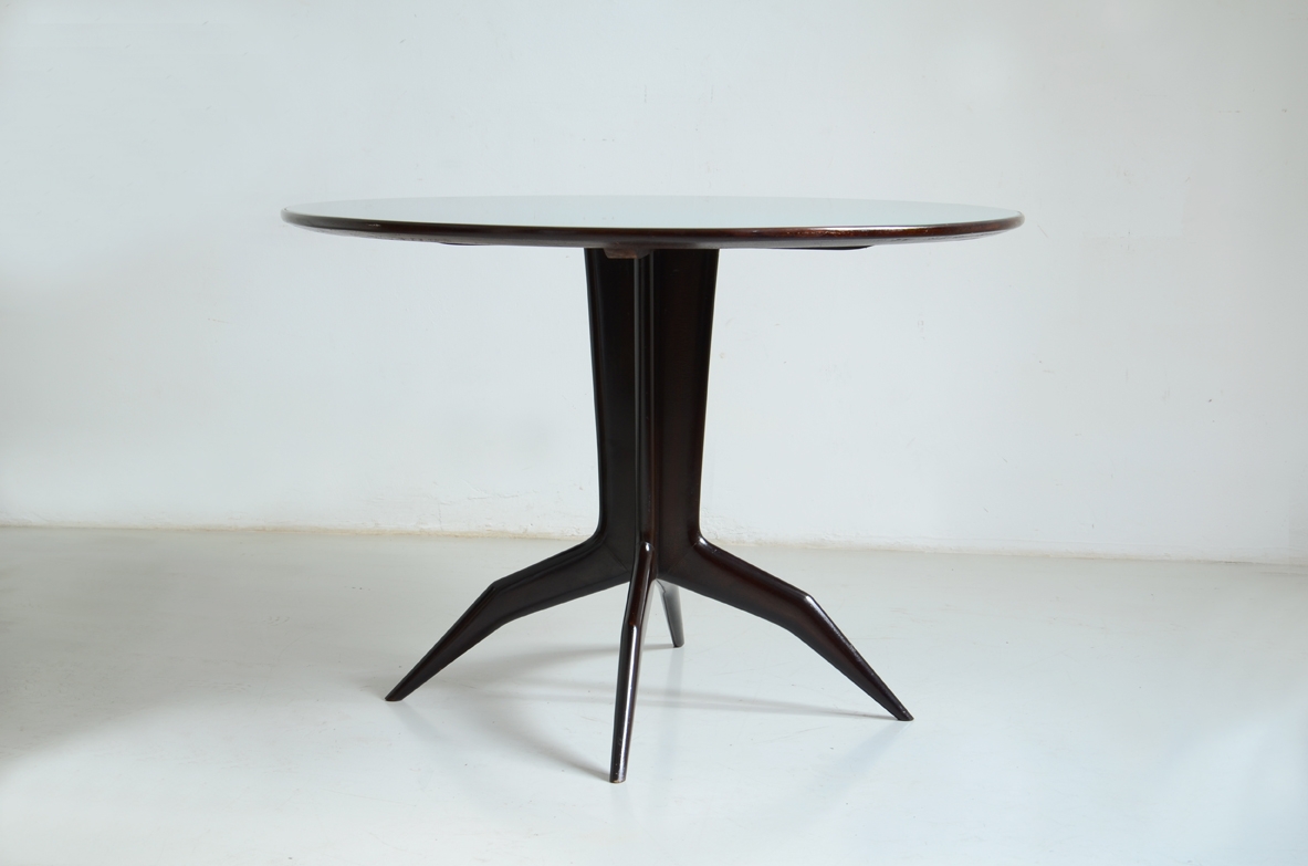 Elegant 1950s round table in black polished wood and opaline glass top. attr. design  Gio Ponti.