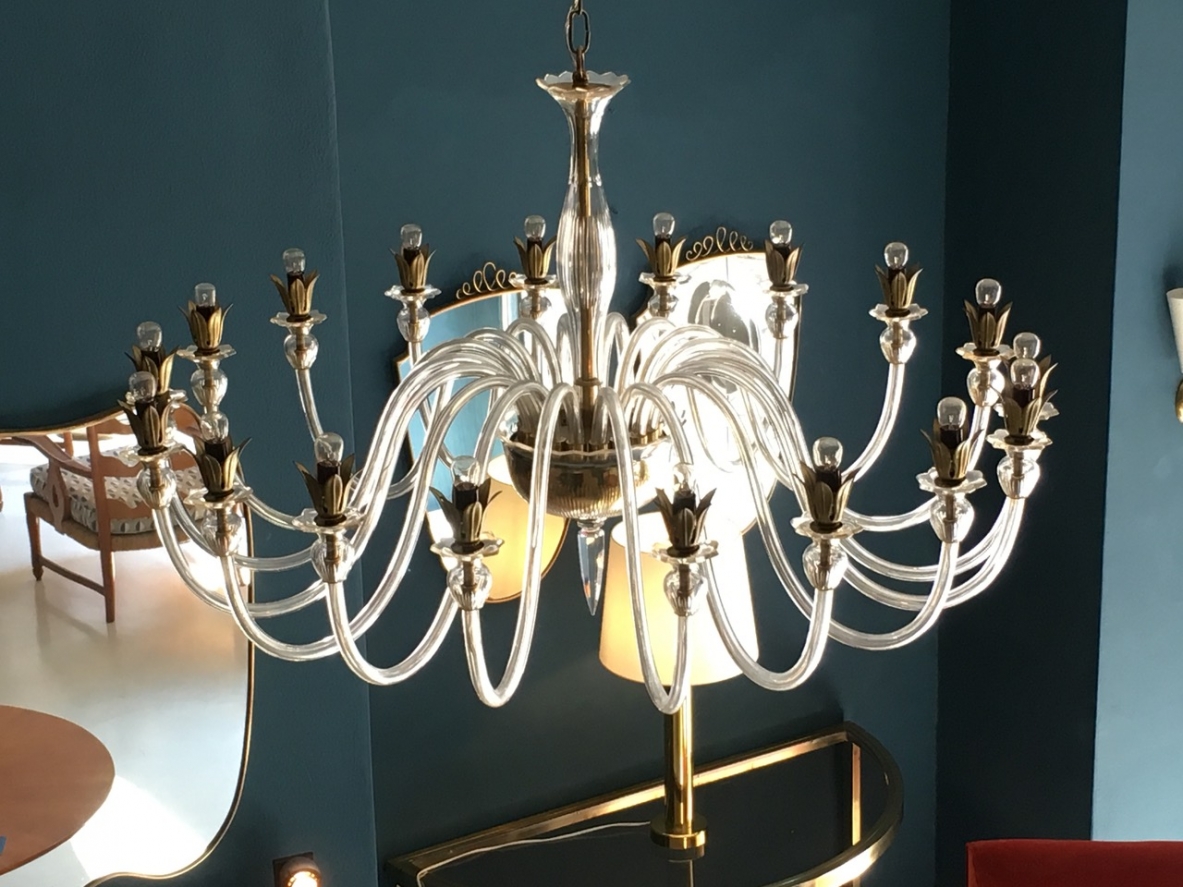 Palme & Walter, majestic Chandelier made of transparent very light crystal glass with 18 lights. 