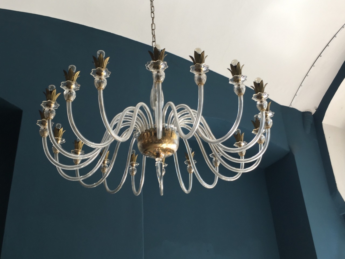 Palme & Walter, majestic Chandelier made of transparent very light crystal glass with 18 lights. 