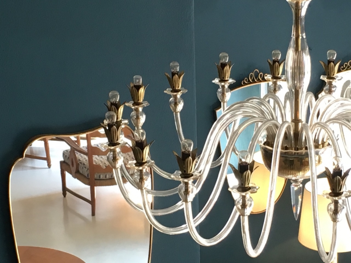 Palme & Walter, majestic Chandelier made of transparent very light crystal glass with 18 lights. 