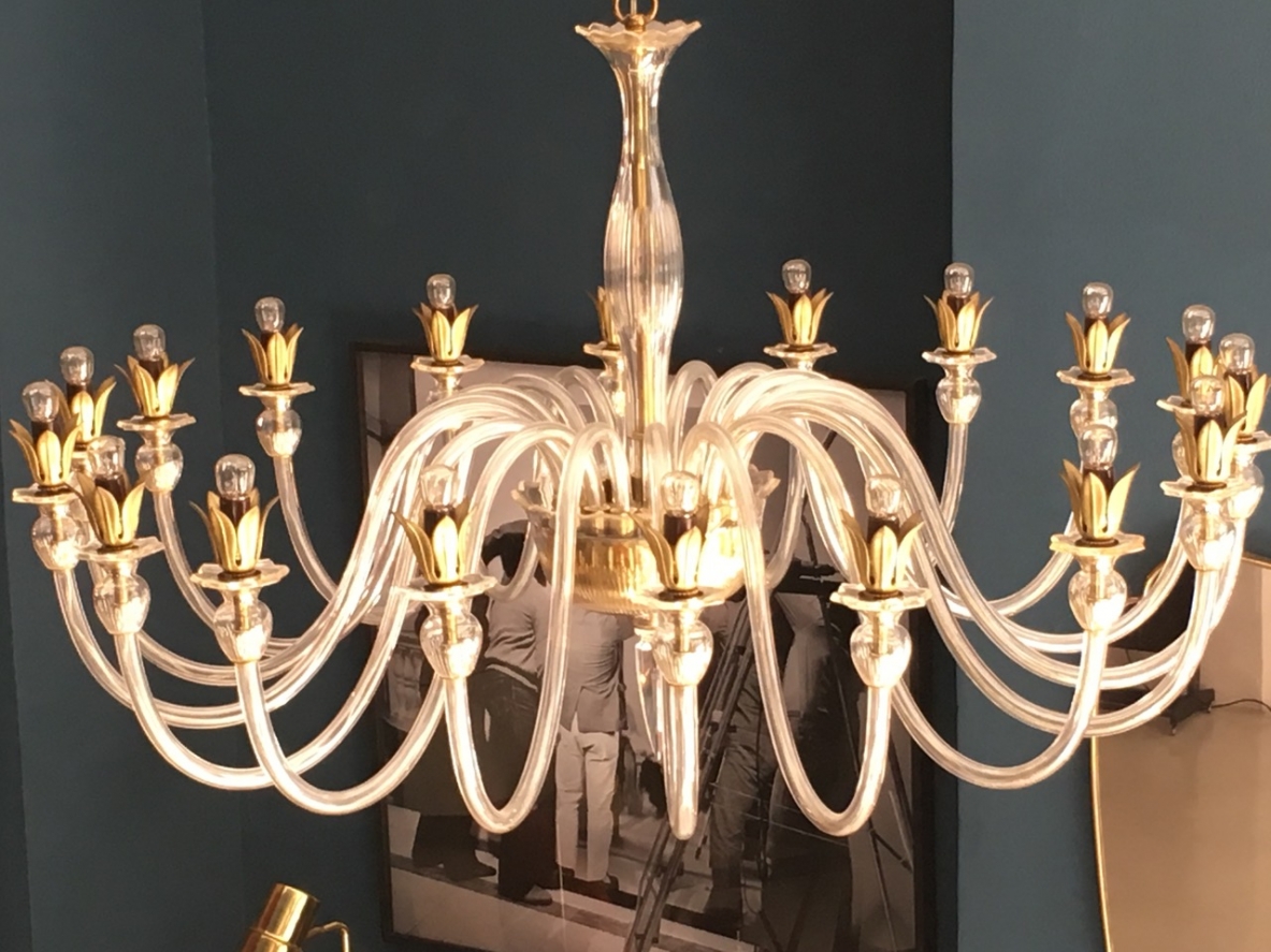 Palme & Walter, majestic Chandelier made of transparent very light crystal glass with 18 lights. 