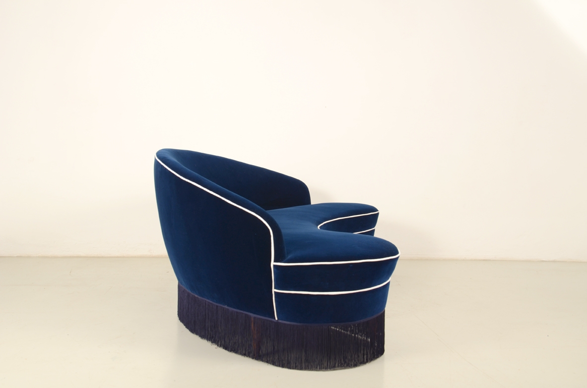 Federico Munari, very elegant 1950's curved sofa with blue velvet upholstery.