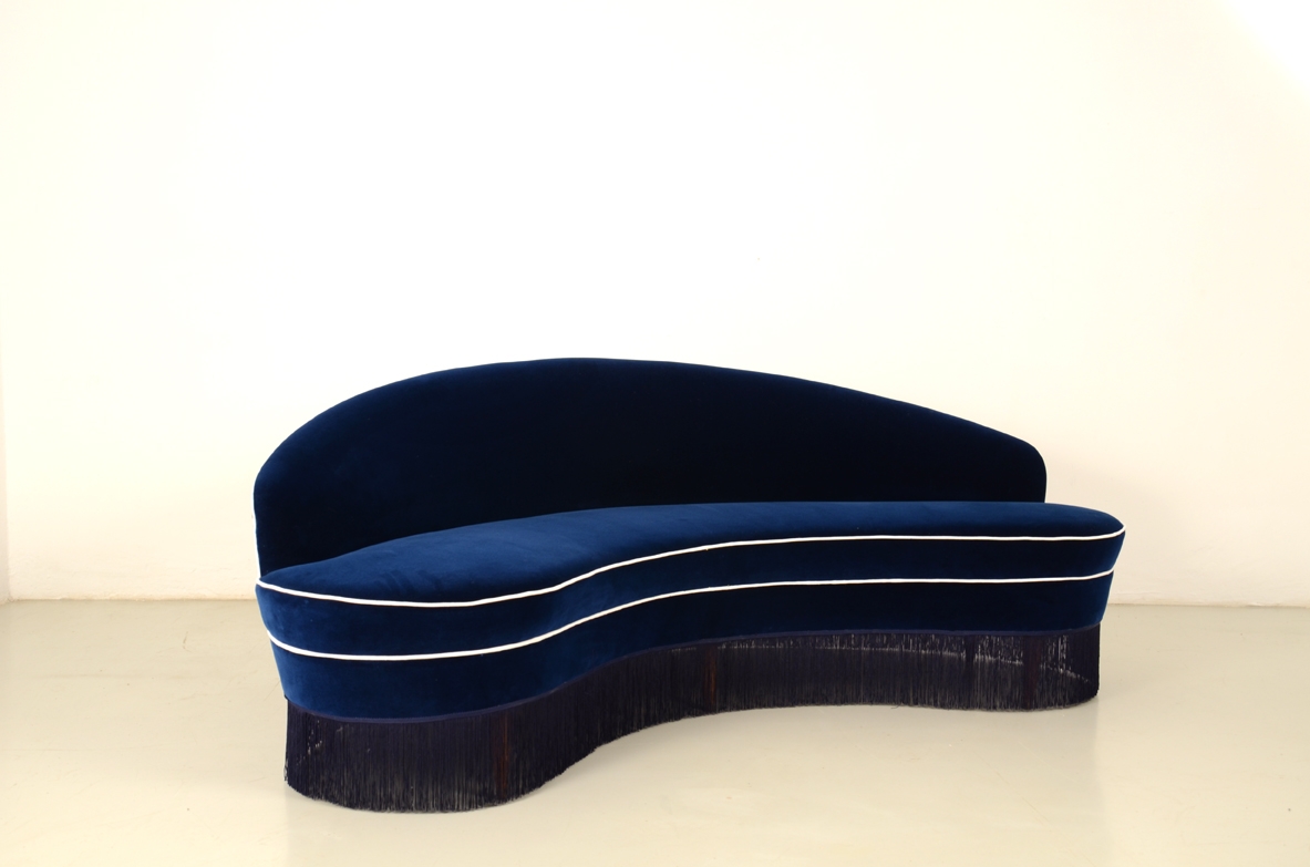 Federico Munari, very elegant 1950's curved sofa with blue velvet upholstery.
