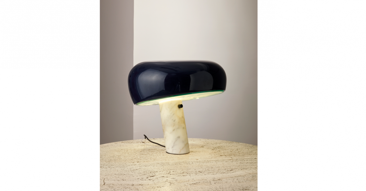 Achille&Pier Giacomo Castiglioni. Lampada da tavolo mod. Snoopy. Marmo di Carrara, cristallo sagomato, allumnio laccato. Produzione Flos, 1967 ca.