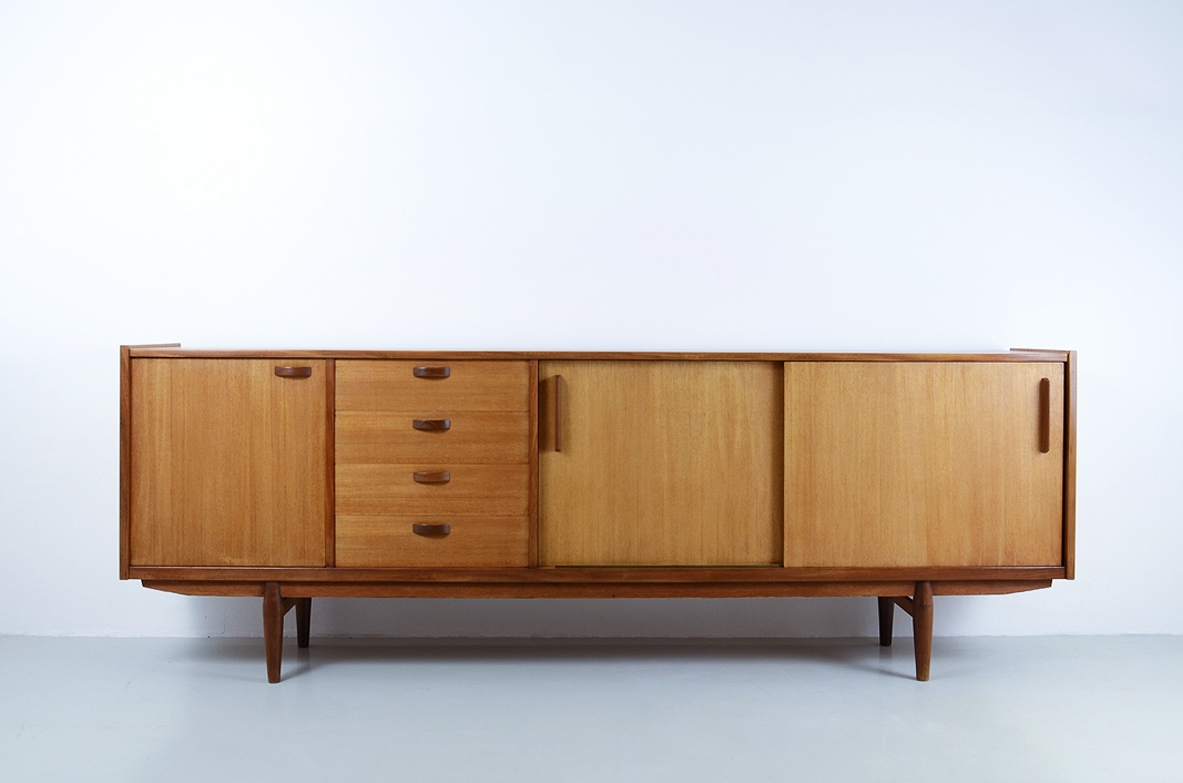Italian 1960's sideboard in oak wood with refined details. Prod.Vittorio Dassi Torino.