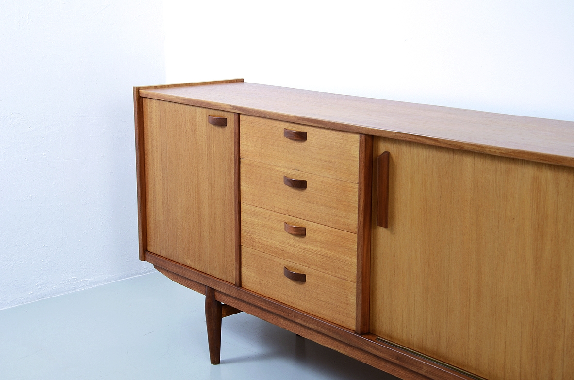Italian 1960's sideboard in oak wood with refined details. Prod.Vittorio Dassi Torino.