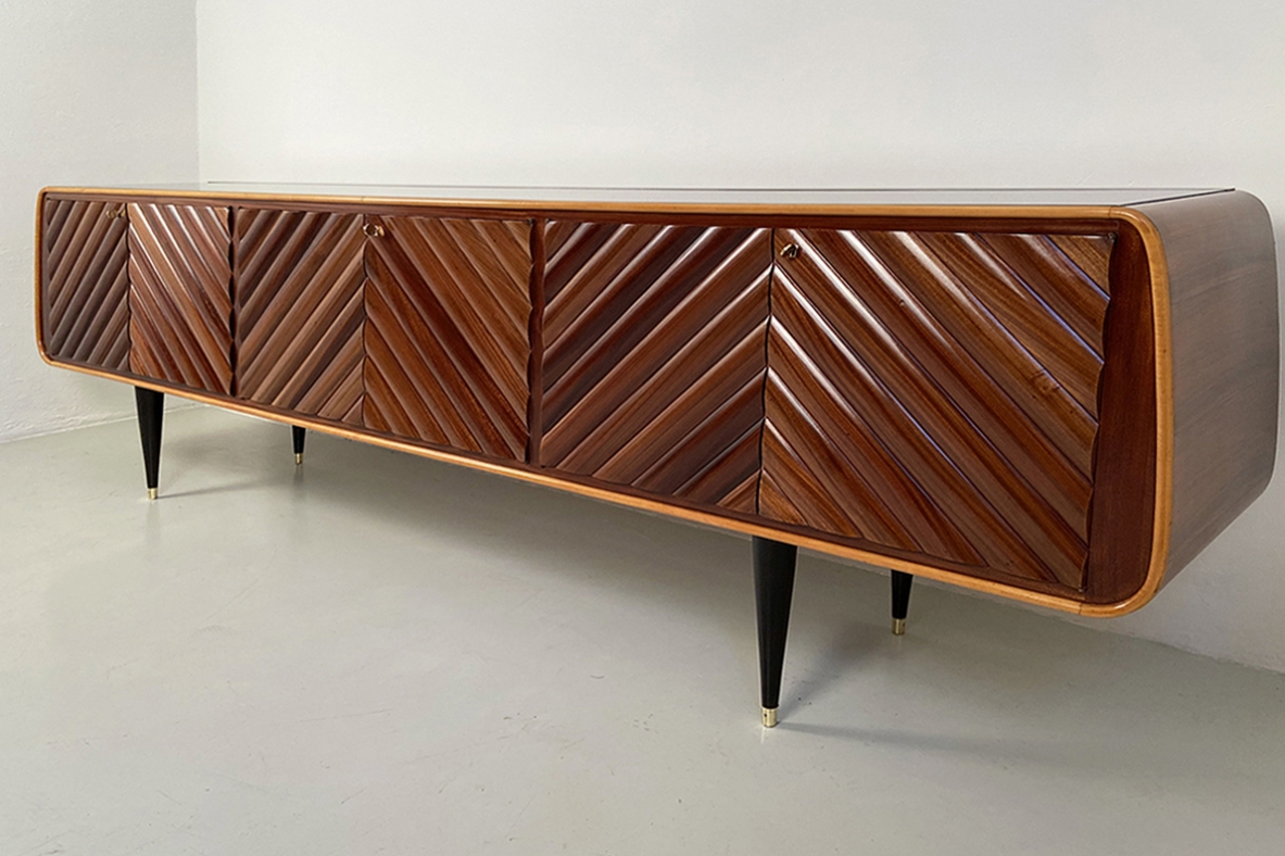 Splendid Italian 1950's sideboard with a very refined wooden front and four thin legs with brass tips.