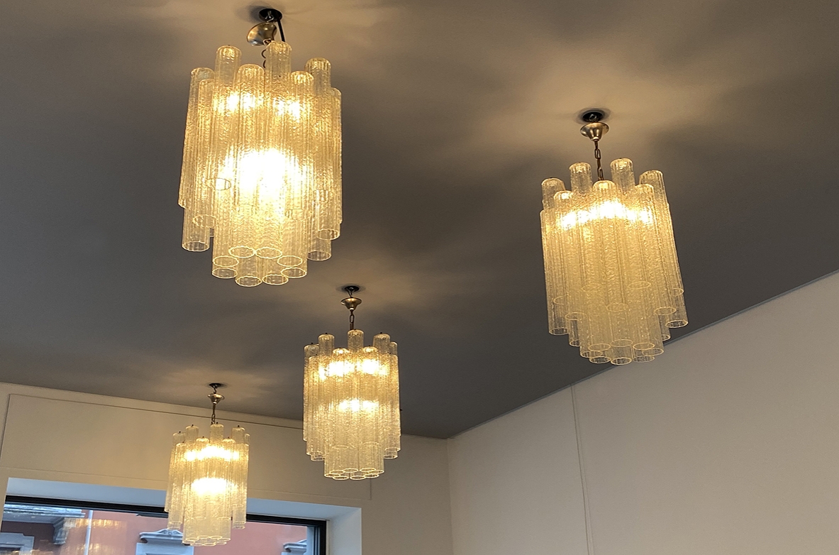 Fife stunning chandeliers in Murano glass, each one with 24 glasses and