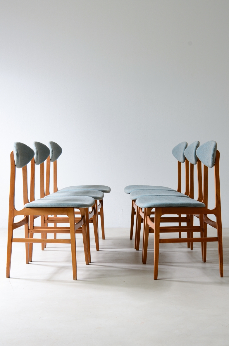 6 chairs with ogive back, wooden frame and cotton upholstery. Italy 1960's.