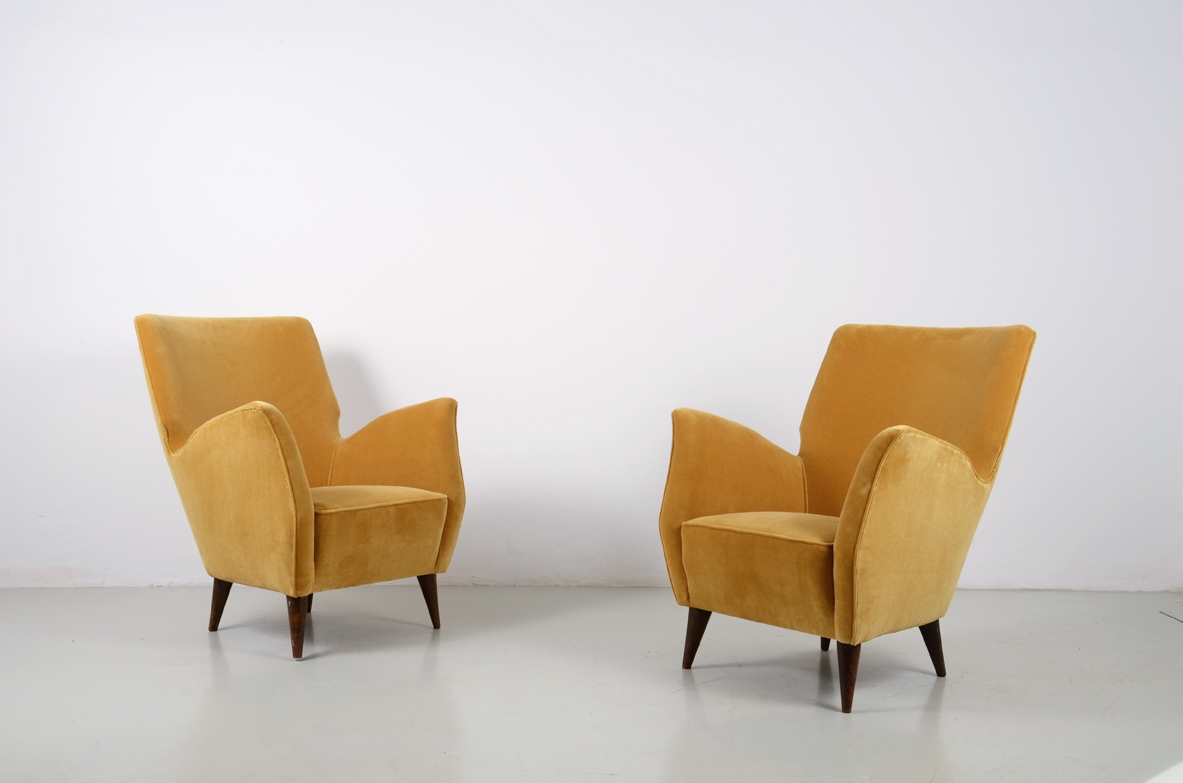 Fratelli Rizzi, pair of 1950's armchairs with velvet upholstery. Prod.Flli Rizzi torino 1950.