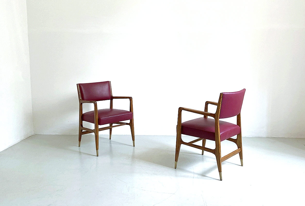 Gio Ponti, unique pair of armchairs in solid wood with seat and back upholstered with original leather, prod.Cassina 1950's.