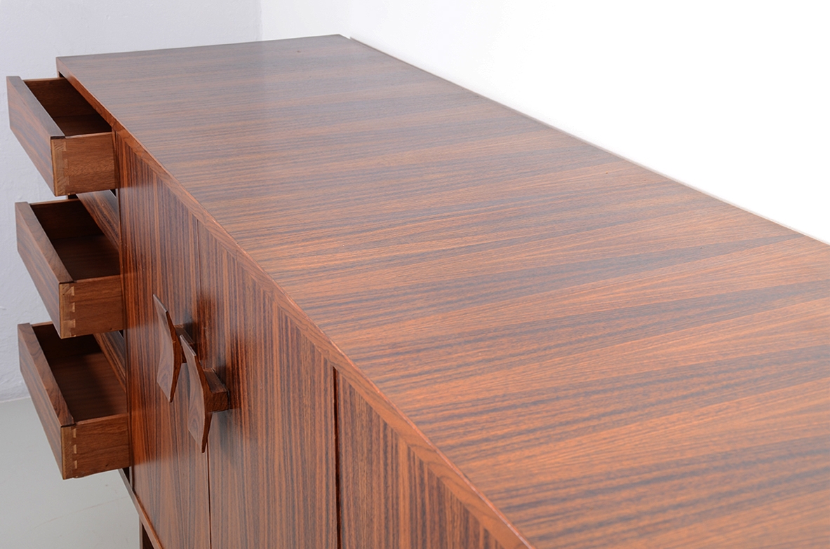 Splendid Italian 1960's sideboard in exotic wood with doors and drawers on both sides,