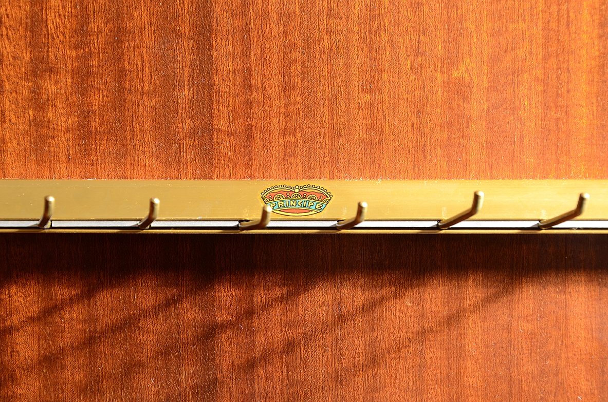 Armadio a quattro ante in acero biondo. Prod. Cassina, 1957.