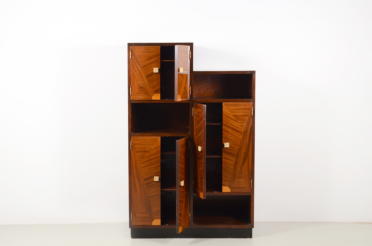 Italian 1930's cabinet with nice inlaid wood on his front doors and carved handles in bown. Rare example belonging to the 