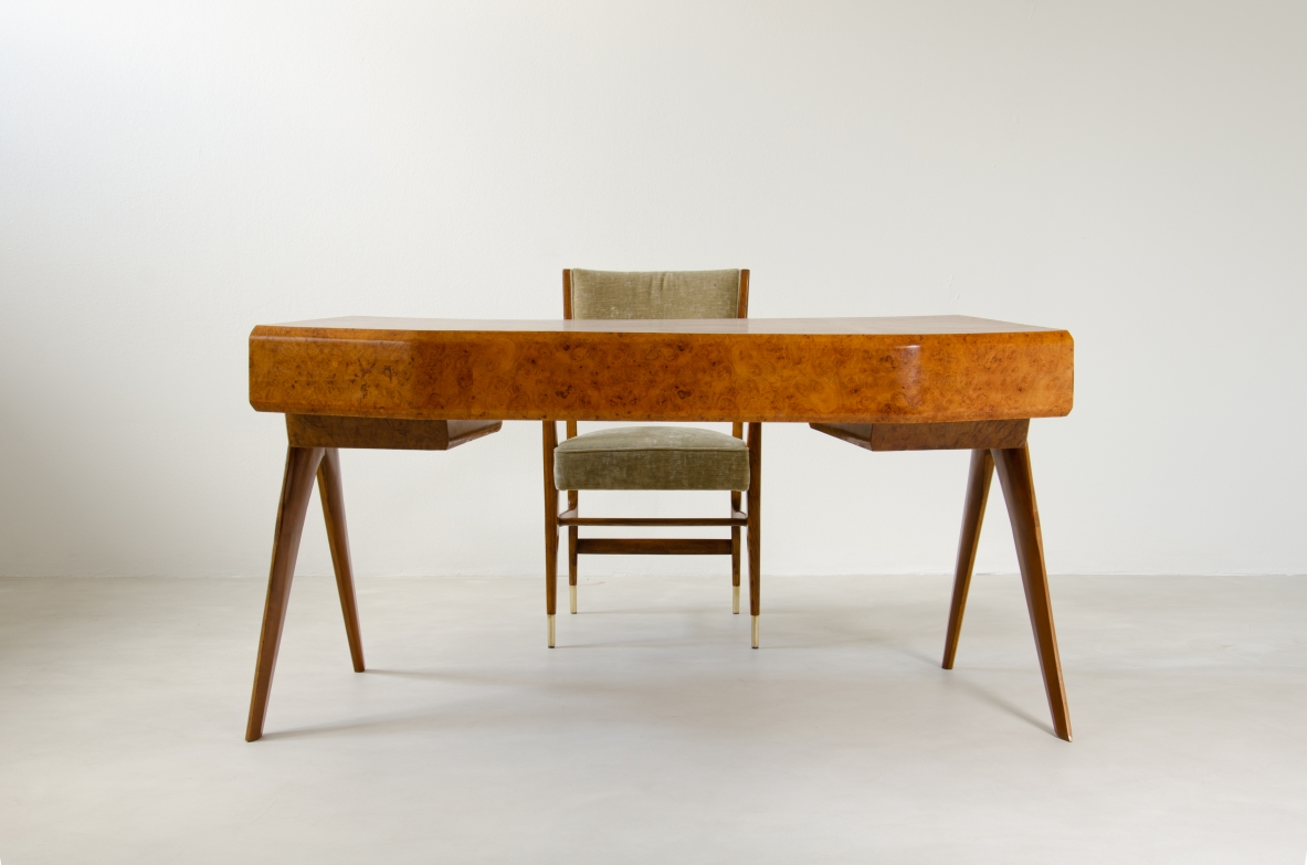Arturo Roversi, unique 1950's sculptural desk in briar wood with irregular shaped top and tilt front with five drawers. Bibl. F.Grigioni, arredamenti, ill.152, rivista dell'arreamento N.27.
