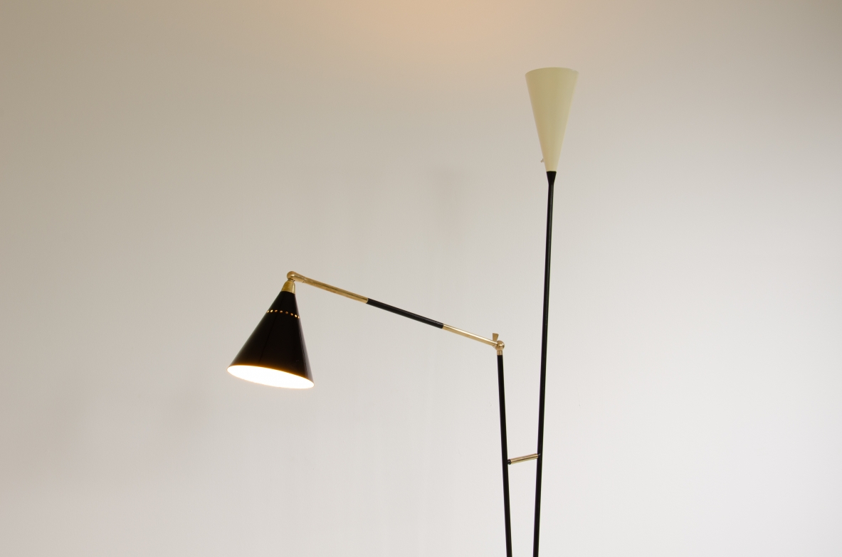 Stilux, lampada da terra in metallo e ottone a  due bracci di cui uno regolabile. Paralumi in metallo verniciato, Milano,1950ca. Stilux, lampada da terra in metallo e ottone a  due bracci di cui uno regolabile. Paralumi in metallo verniciato, Milano,1950ca.