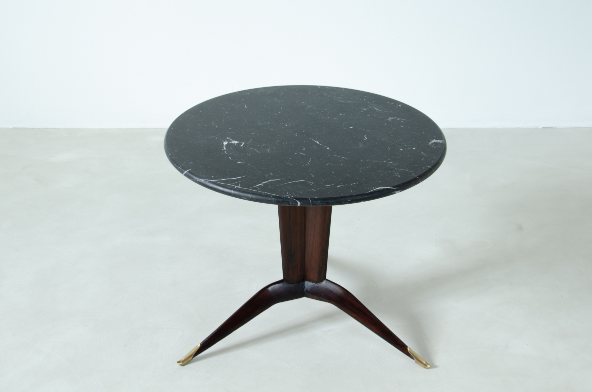 Carlo Rava, pair of 1950's Italian side tables with nice elegant legs and thin brass tips. Black Marquinia marble top.
