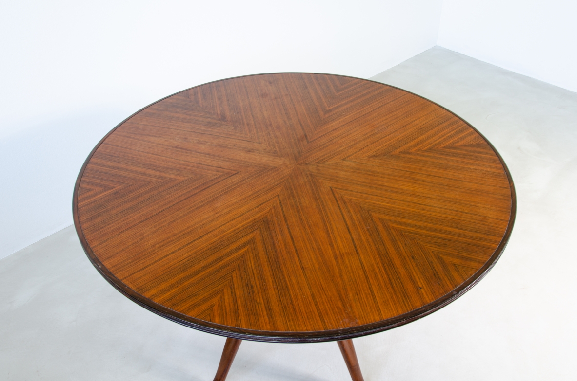 Osvaldo Borsani, splendid round table with extensions, specially produced on commission for Lucio Fontana residence in Milan, 1940's.