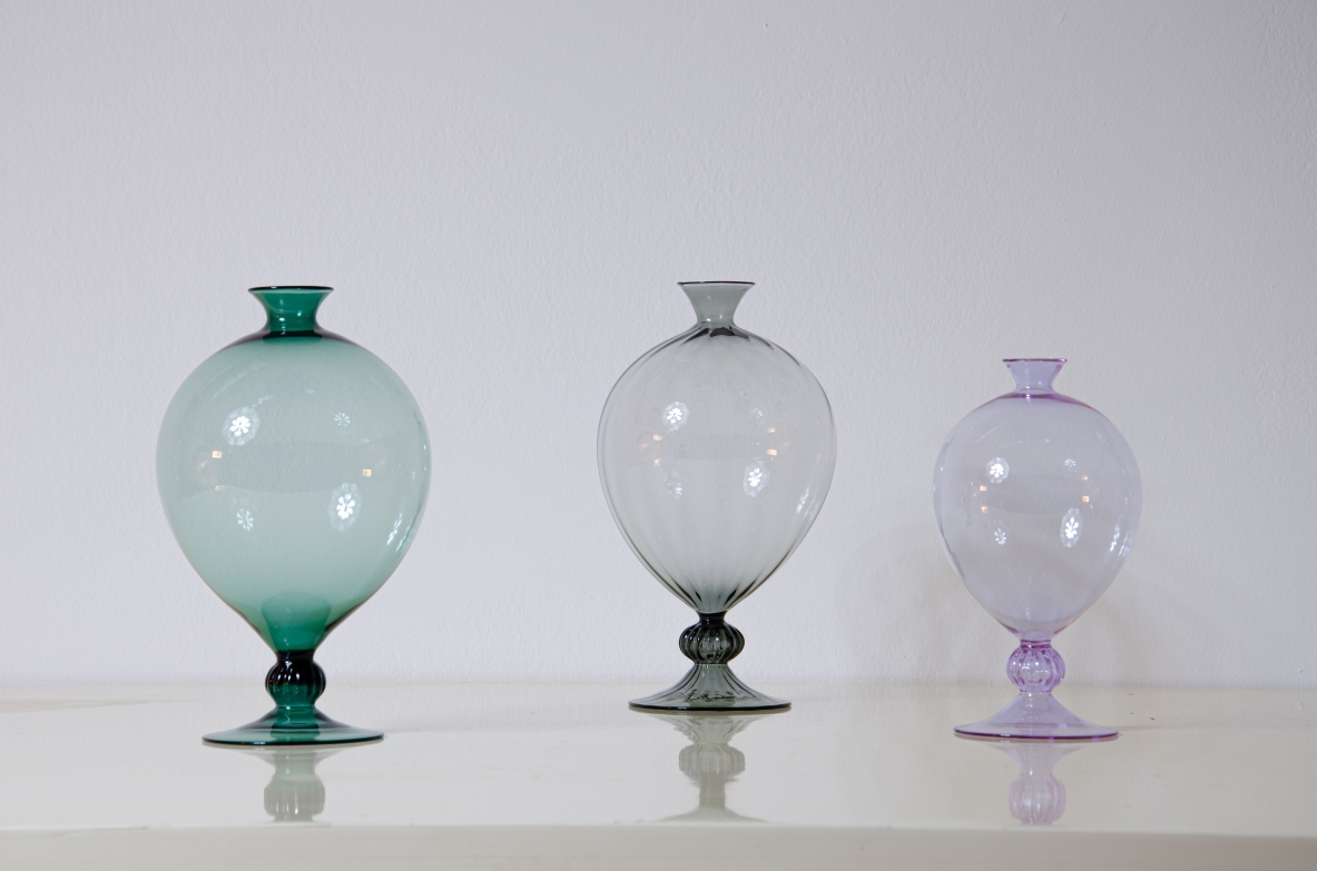 Vittorio Zecchin, vaso Veronese in vetro verde soffiato e lavorato a mano, Produzione Venini, Murano anni '70.
