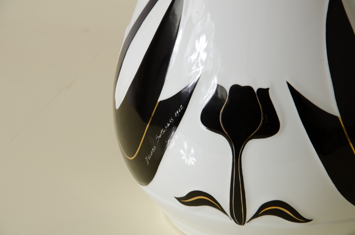 Ettore Sottsass, table lamp with painted ceramic base.  Signed Ettore Sottsass, 1962.